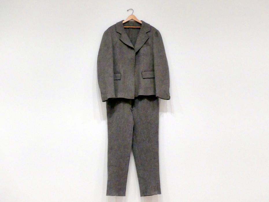 Joseph Beuys (1948–1985), Filzanzug, New York, Museum of Modern Art (MoMA), Saal 416, 1970