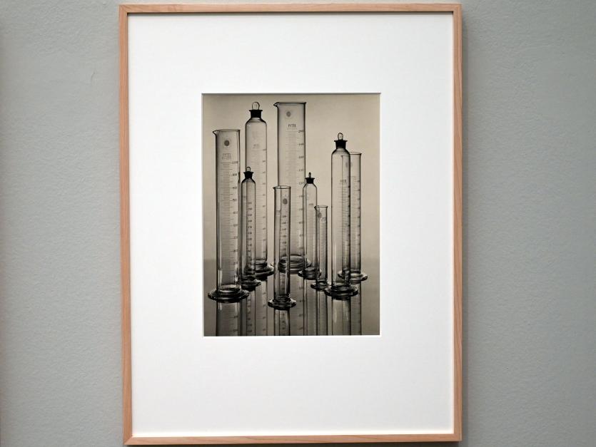 Albert Renger-Patzsch (1925–1959), Messzylinder, Jenaer Glaswerke, Schott & Gen., München, Pinakothek der Moderne, Saal 8, 1932