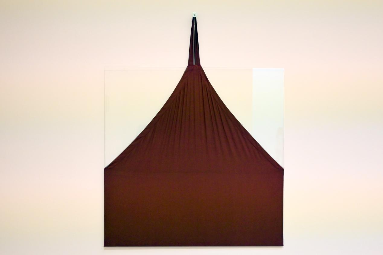Reiner Ruthenbeck (1968–1972), Glasplatte in Stofftasche II, Köln, Museum Ludwig, 01.40, 1971
