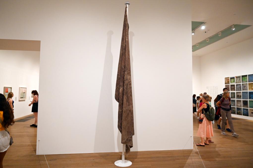 Teresa Margolles (2009), Fahne I, London, Tate Gallery of Modern Art (Tate Modern), Artist and Society 10, 2009