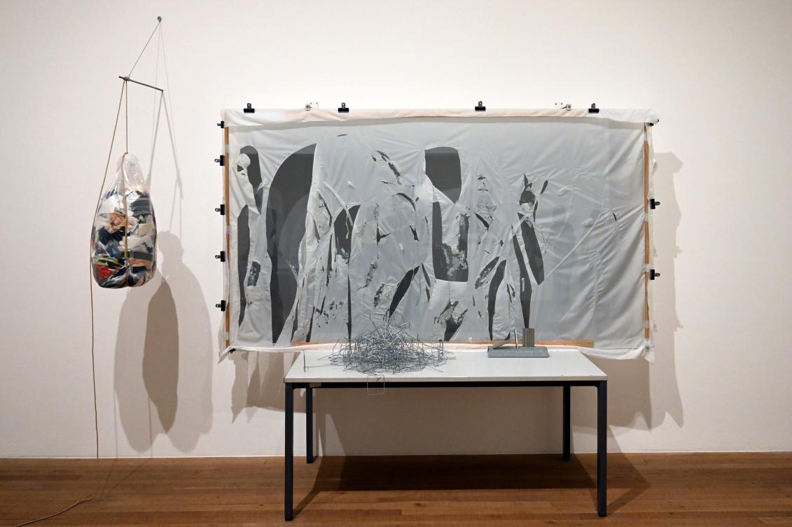 Gustav Metzger (1960–2016), Nachbildung der ersten öffentlichen Demonstration autodestruktiver Kunst, London, Tate Gallery of Modern Art (Tate Modern), Artist and Society 7, 1960