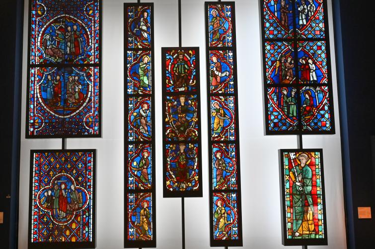 Wurzel-Jesse-Fenster, Troyes, Kathedrale St. Peter und Paul, jetzt London, Victoria and Albert Museum, -1. Etage, Mittelalter und Renaissance, um 1210–1245, Bild 1/2