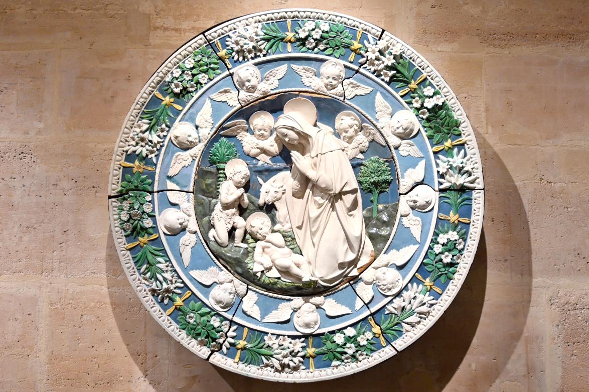 Andrea della Robbia (Werkstatt) (1450–1510), Anbetung des Christkindes mit Maria, dem Johannesknaben und zwei Cherubim, Paris, Musée du Louvre, Saal 163, um 1495–1500