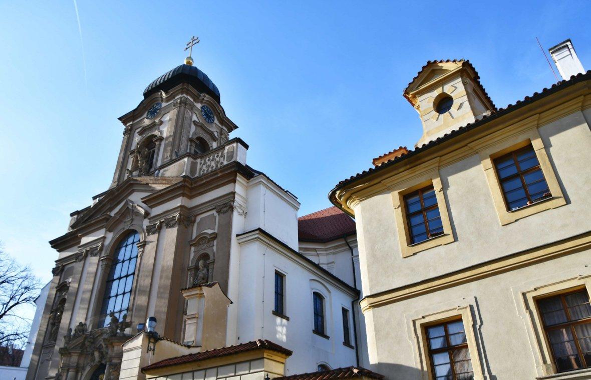 Prag-Hradschin, Kirche St. Johannes von Nepomuk in Hradschin (ehem. Ursulinerinnen-Klosterkirche), Bild 4/9