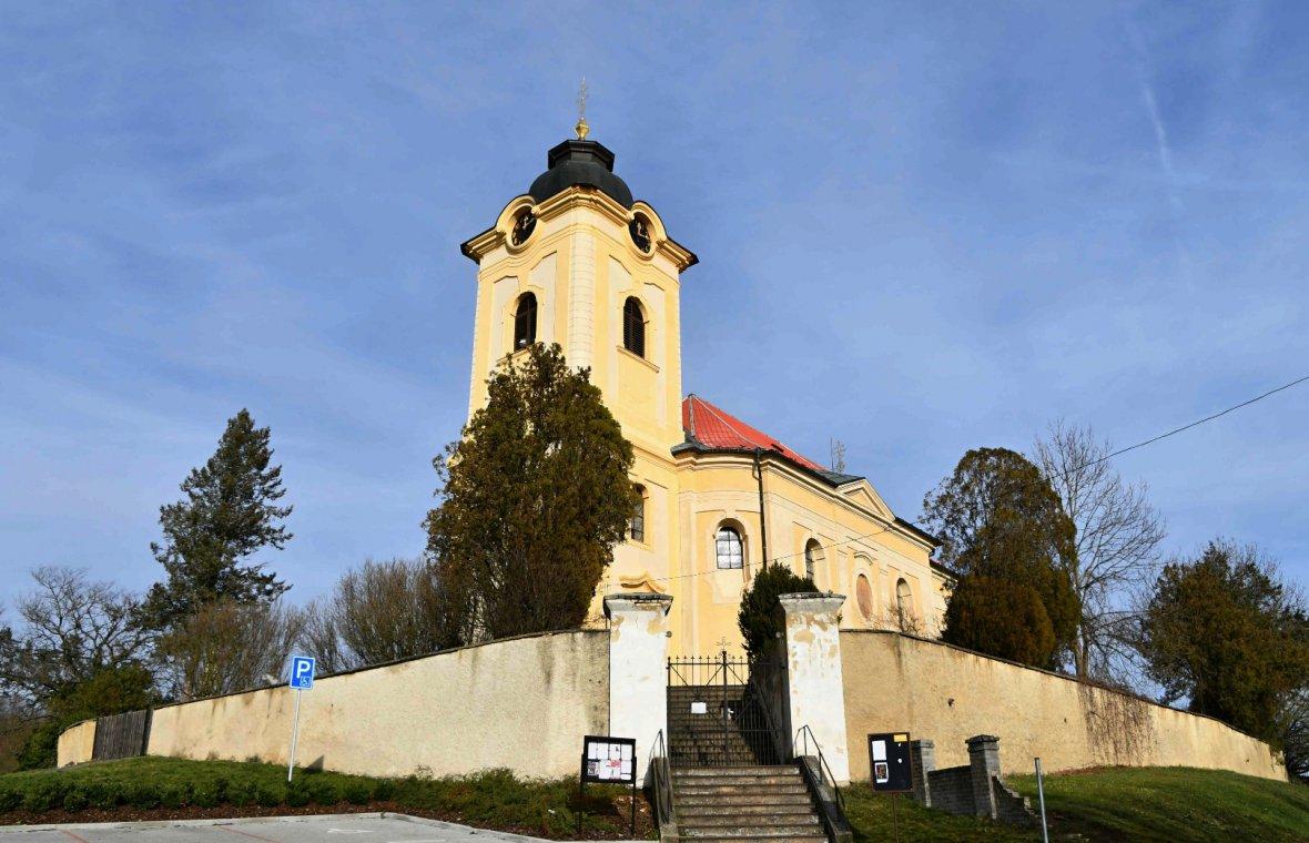 Počaply (Králův Dvůr), Kirche Mariä Himmelfahrt, Bild 2/4