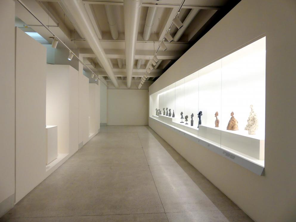 Prag, Nationalgalerie im Messepalast, Ausstellung "Alberto Giacometti" vom 18.07.-01.12.2019, Kleine Skulpturen, Bild 2/3