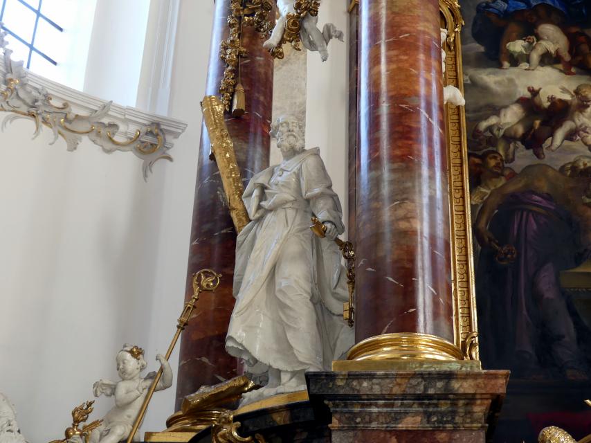 Ignaz Günther (1751–1775), Statue des heiligen Petrus am Hochaltar, Neustift (Freising), ehem. Prämonstratenserklosterkirche, jetzt Pfarrkirche St. Peter und Paul, 1765, Bild 1/3