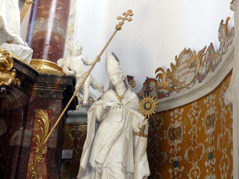 Ignaz Günther (1751–1775), Statue des heiligen Norbert am Hochaltar, Neustift (Freising), ehem. Prämonstratenserklosterkirche, jetzt Pfarrkirche St. Peter und Paul, 1765, Bild 2/5