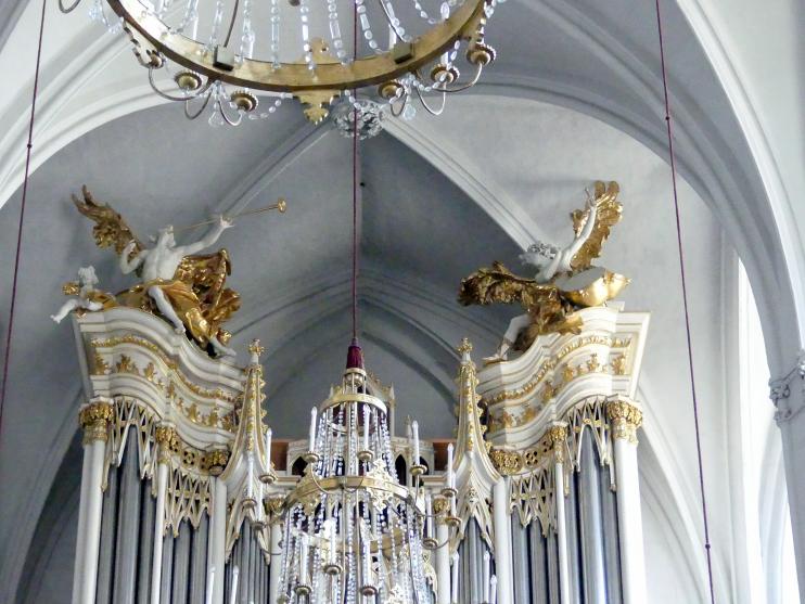 Johann Baptist Straub (1731–1777), Orgelbekrönung, Wien, Benediktiner-Abteikirche Unserer Lieben Frau von Monte Serrato (Schwarzspanierkirche), jetzt Wien, Augustinerkirche, 1730–1732, Bild 2/3