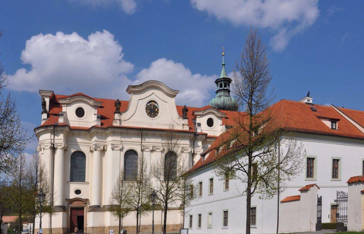 Christoph Dientzenhofer (1685–1722), Bau der Klosterkirche St. Margareta, Prag-Breunau (Břevnov), Benediktinerabtei, Klosterkirche St. Margareta, 1709–1722, Bild 1/3