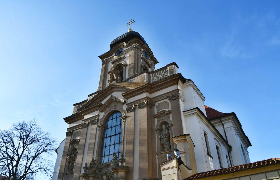 Kilian Ignaz Dientzenhofer (1718–1752), Umbau der Kirche St. Johannes von Nepomuk in Hradschin, Prag-Hradschin, Kirche St. Johannes von Nepomuk in Hradschin (ehem. Ursulinerinnen-Klosterkirche), 1737–1741