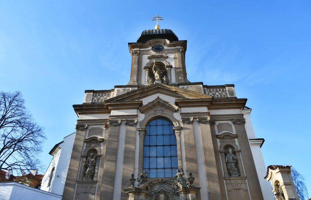 Kilian Ignaz Dientzenhofer (1718–1752), Umbau der Kirche St. Johannes von Nepomuk in Hradschin, Prag-Hradschin, Kirche St. Johannes von Nepomuk in Hradschin (ehem. Ursulinerinnen-Klosterkirche), 1737–1741, Bild 3/8