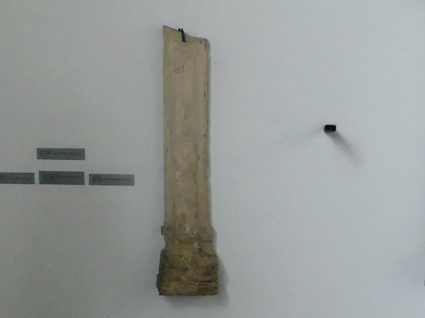 Fragment einer Halbsäule, Prag-Hradschin, ehem. Benediktinerinnenabtei St. Georg, Basilika St. Georg, jetzt Prag-Holešovice, Lapidarium, Saal 1, 2. Hälfte 12. Jhd.