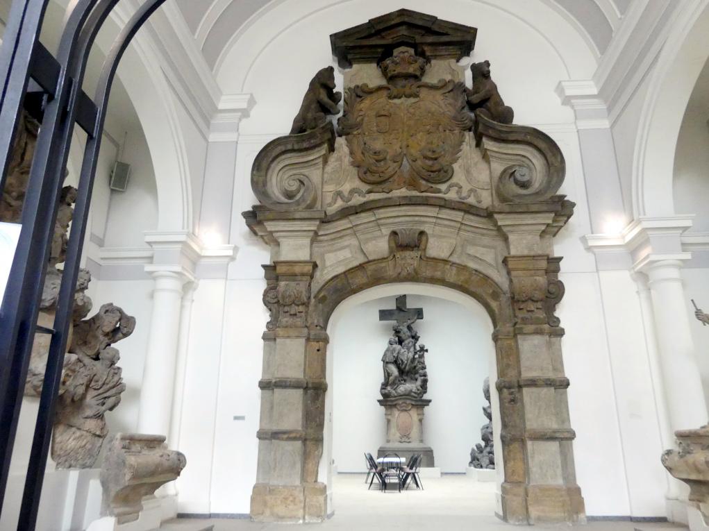 Slavatovská-Portal, das sogenannte Bärentor, Prag-Smichov, ehem. Slavatovská-Garten, jetzt Prag-Holešovice, Lapidarium, Saal 4, um 1680, Bild 1/2