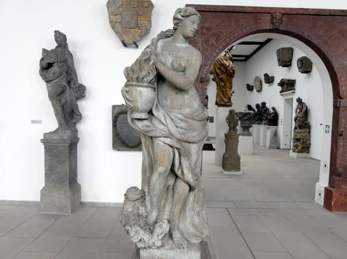 Allegorie des Feuers, Prag-Neustadt, Villa Amerika Nr. 462, heute Antonín-Dvořák-Museum, jetzt Prag-Holešovice, Lapidarium, Saal 7, 2. Hälfte 18. Jhd., Bild 1/3