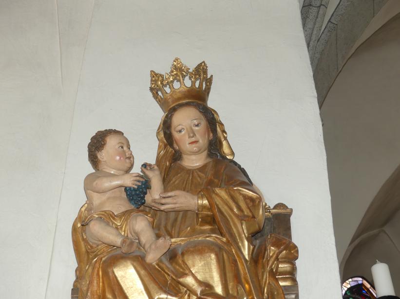 Michael Pacher (1461–1497), Schreinskulptur des Hochaltars 'Thronende Madonna mit Kind' (Traubenmadonna), St. Lorenzen, Pfarrkirche St. Laurentius, 1465, Bild 2/4