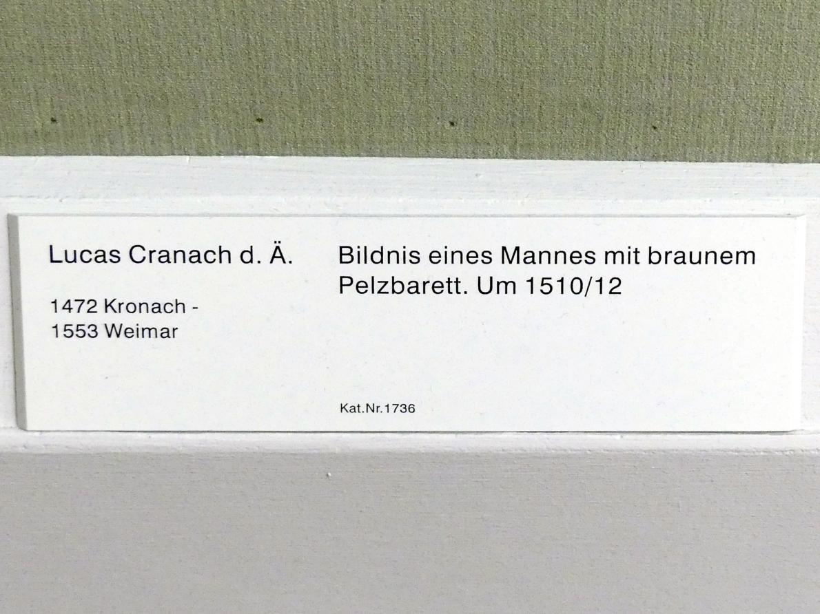 Lucas Cranach der Ältere (1502–1550), Bildnis eines Mannes mit braunem Pelzbarett, Berlin, Gemäldegalerie ("Berliner Wunder"), Kabinett 3, um 1510–1512, Bild 2/2