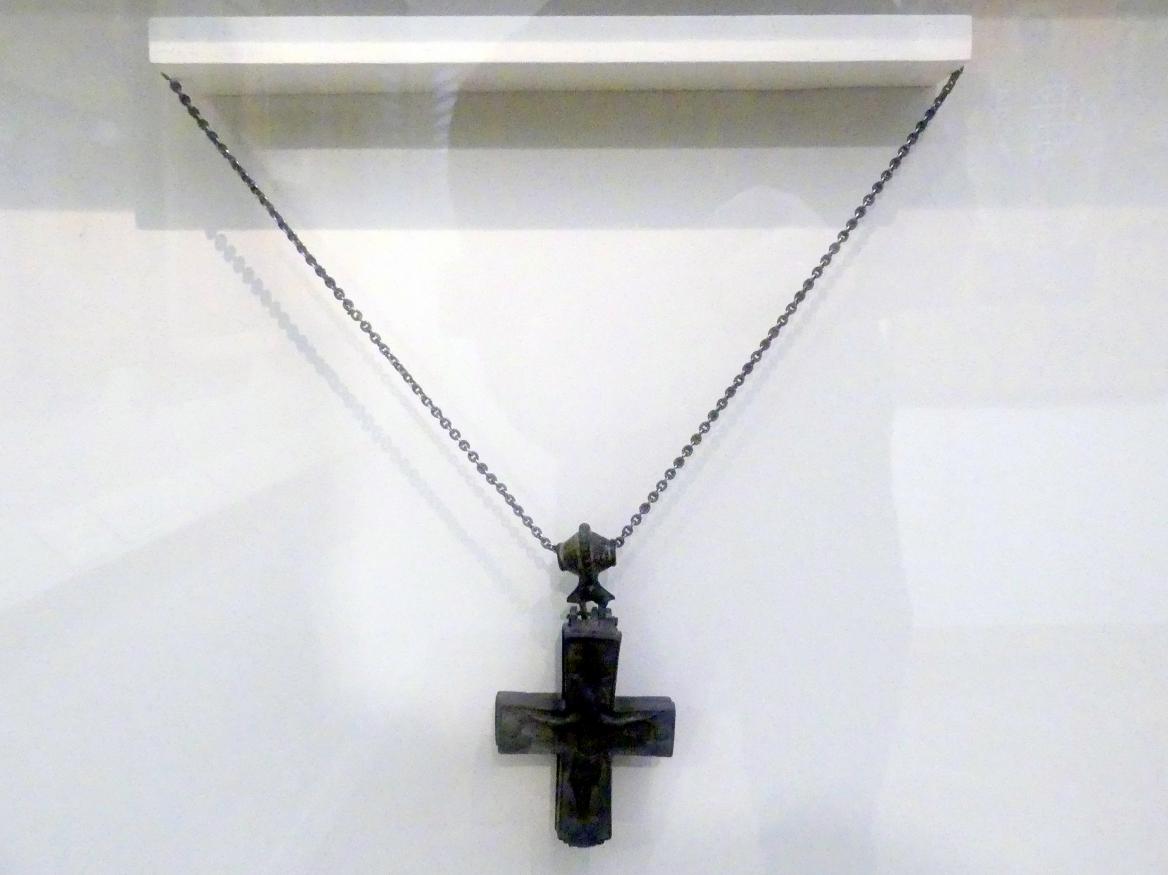 Kreuz (Enkolpion), Prag, Nationalgalerie im Palais Sternberg, 1. Obergeschoss, Saal 6, 2. Hälfte 11. Jhd., Bild 1/2