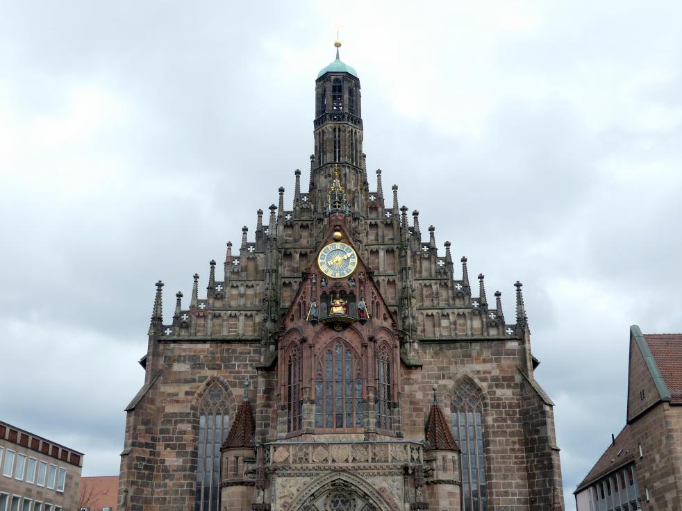 Adam Kraft (1488–1507), Westgiebel der Frauenkirche Nürnberg, Nürnberg, Stadtpfarrkirche Zu Unserer lieben Frau (Frauenkirche), 1506–1508, Bild 1/2