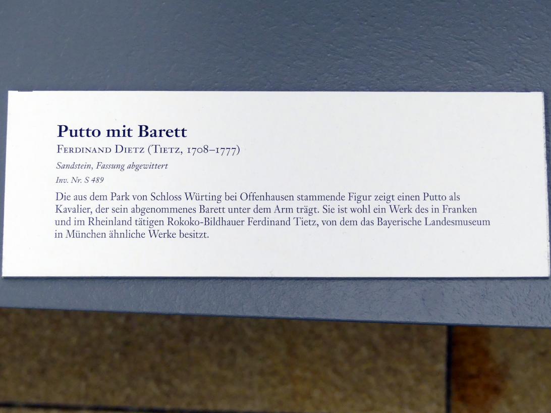 Ferdinand Tietz (Ferdinand Dietz) (1740–1767), Putto mit Barett, Würting, Schloss Würting, jetzt Linz, Oberösterreichisches Landesmuseum, Barockes Kunstgewerbe, Undatiert, Bild 3/3