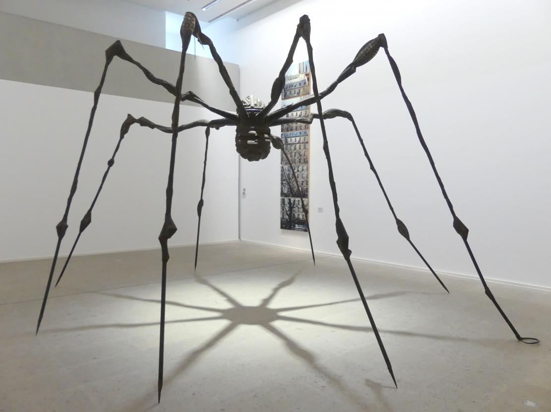 Louise Bourgeois (1947–2007), Spinne, Schwäbisch Hall, Kunsthalle Würth, Ausstellung "Das Musée d'Art moderne de la Ville de Paris zu Gast in der Kunsthalle Würth" vom 15.04.-15.09.2019, 1995, Bild 1/5