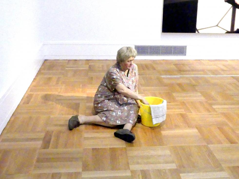 Duane Hanson (1972), Cleaning Lady - Putzfrau, Stuttgart, Staatsgalerie, Internationale Malerei, Skulptur und Gegenwartskunst 3, 1972, Bild 3/5