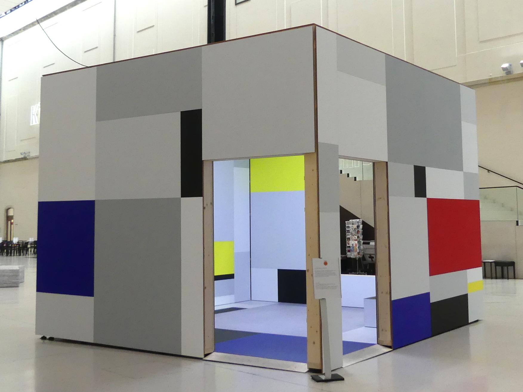 Heimo Zobernig (1994–2019), Piet Mondrian. Eine räumliche Aneignung, Dresden, Albertinum, Galerie Neue Meister, Erdgeschoss, Lichthof, 2019