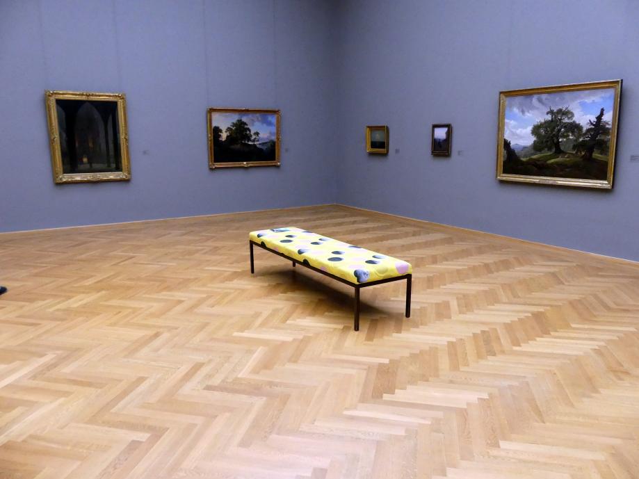 Céline Condorelli (2018–2019), Ausstellungsliege, Dresden, Albertinum, Galerie Neue Meister, 2. Obergeschoss, Saal 3, 2019, Bild 3/4