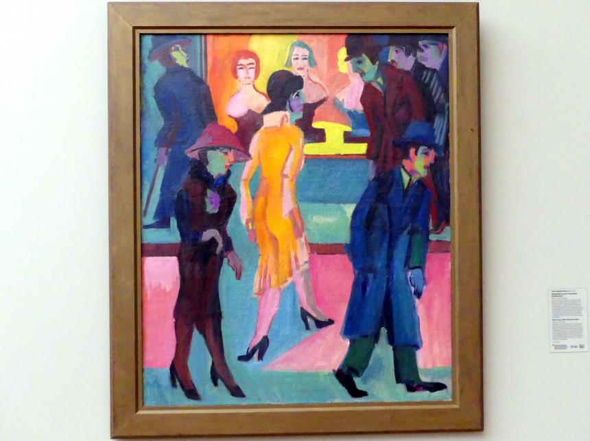 Ernst Ludwig Kirchner (1904–1933), Straßenbild vor dem Friseursalon (Straßenszene), Dresden, Albertinum, Galerie Neue Meister, 2. Obergeschoss, Saal 13, 1926, Bild 1/2