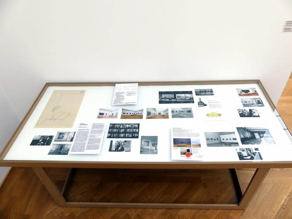 Céline Condorelli (2018–2019), Spatial Composition 12, Dresden, Albertinum, Galerie Neue Meister, 2. Obergeschoss, Saal 18, 2019, Bild 1/2