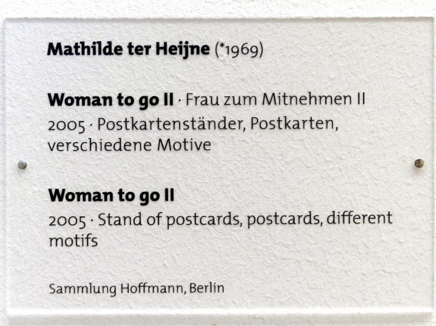 Mathilde ter Heijne (2000–2005), Woman to go II - Frau zum Mitnehmen II, Dresden, Albertinum, Galerie Neue Meister, 2. Obergeschoss, Treppenhaus, 2005, Bild 2/2