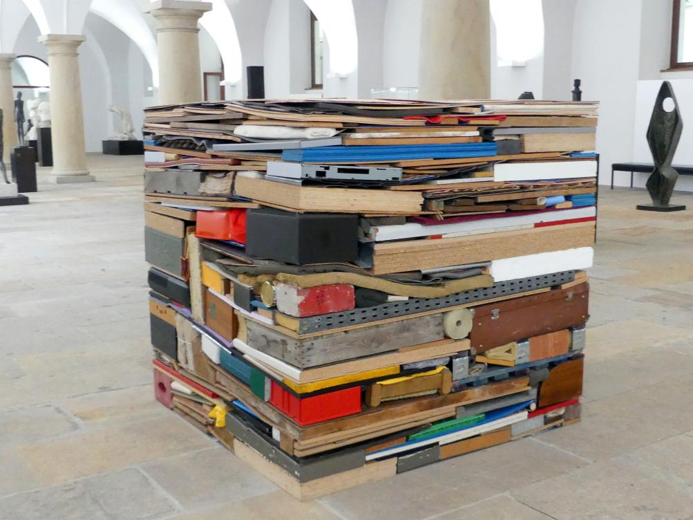 Tony Cragg (1980–2018), Stack - Stapel, Dresden, Albertinum, Galerie Neue Meister, Erdgeschoss, Skulpturenhalle, 1980