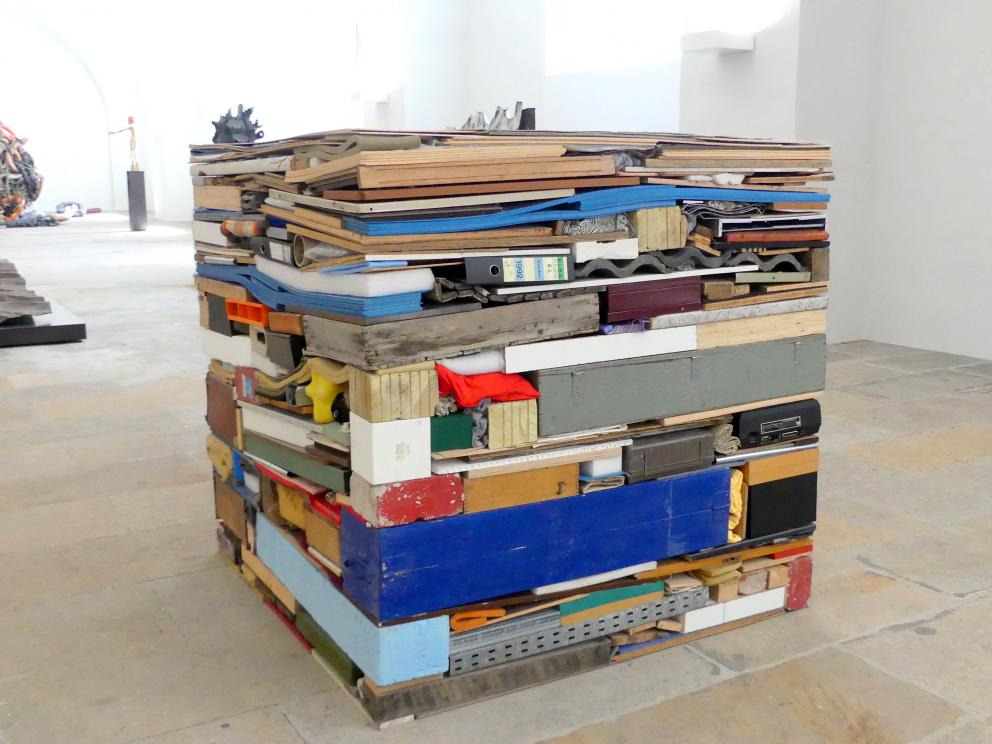 Tony Cragg (1980–2018), Stack - Stapel, Dresden, Albertinum, Galerie Neue Meister, Erdgeschoss, Skulpturenhalle, 1980, Bild 4/6