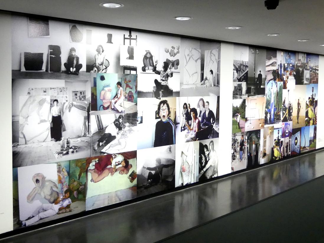 Maria Lassnig (1945–2011), Fotos von 1952 bis 2002, München, Lenbachhaus, Kunstbau, Ausstellung "BODY CHECK" vom 21.05.-15.09.2019, 2002, Bild 1/3