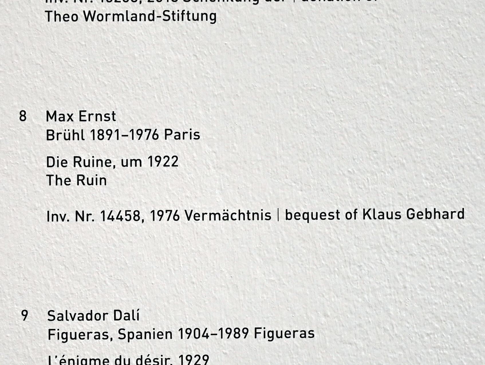 Max Ernst (1912–1970), Die Ruine, München, Pinakothek der Moderne, Gang im Westflügel, um 1922, Bild 2/2