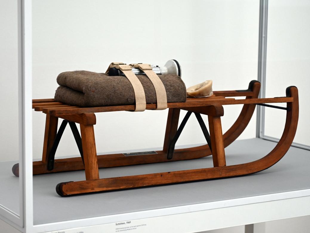 Joseph Beuys (1948–1985), Schlitten, München, Pinakothek der Moderne, Saal 17, 1969, Bild 4/5