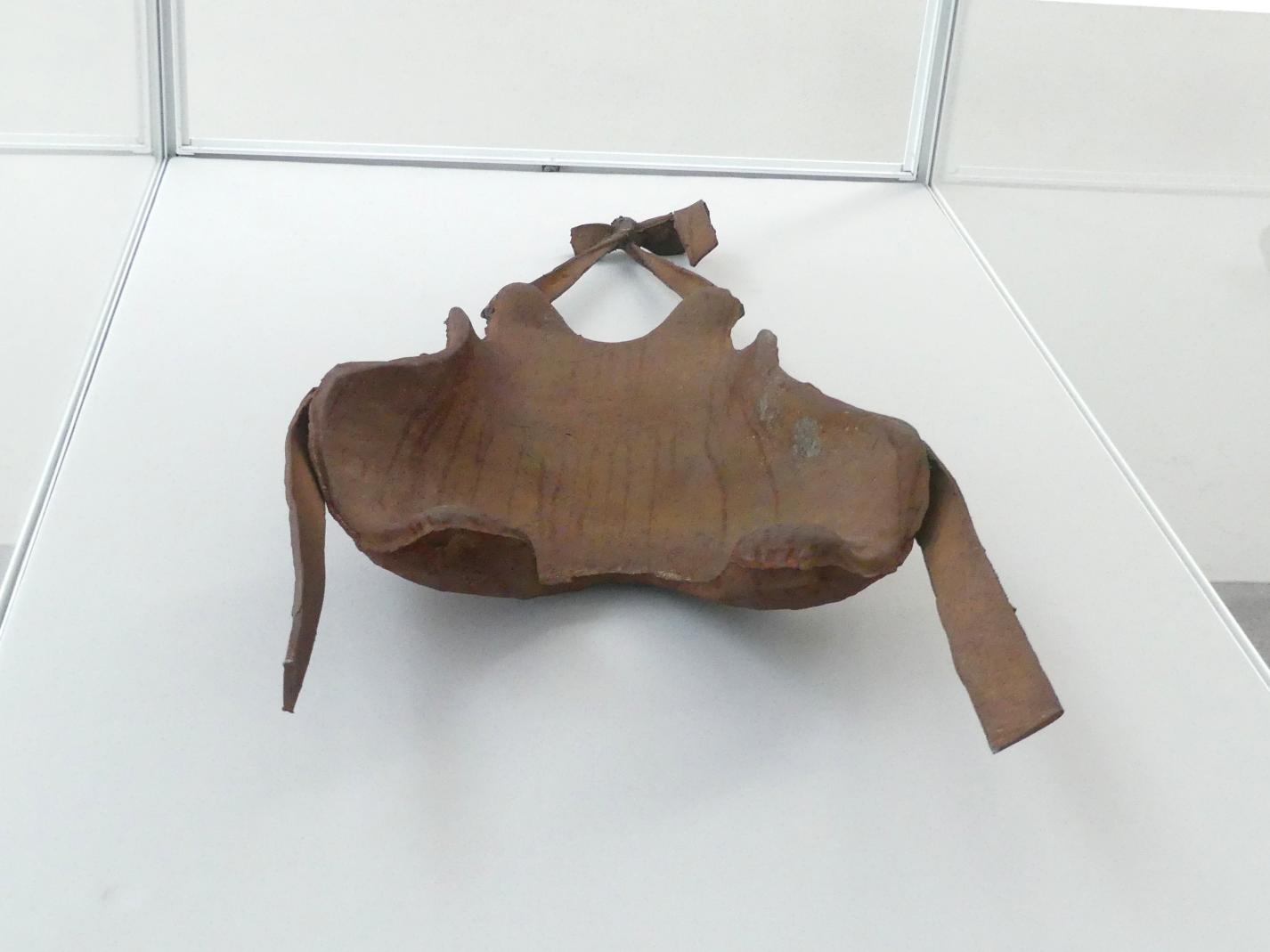 Joseph Beuys (1948–1985), Rückenstütze eines feingliedrigen Menschen (Hasentypus) aus dem 20. Jahrhundert p. Chr., München, Pinakothek der Moderne, Saal 19, 1972