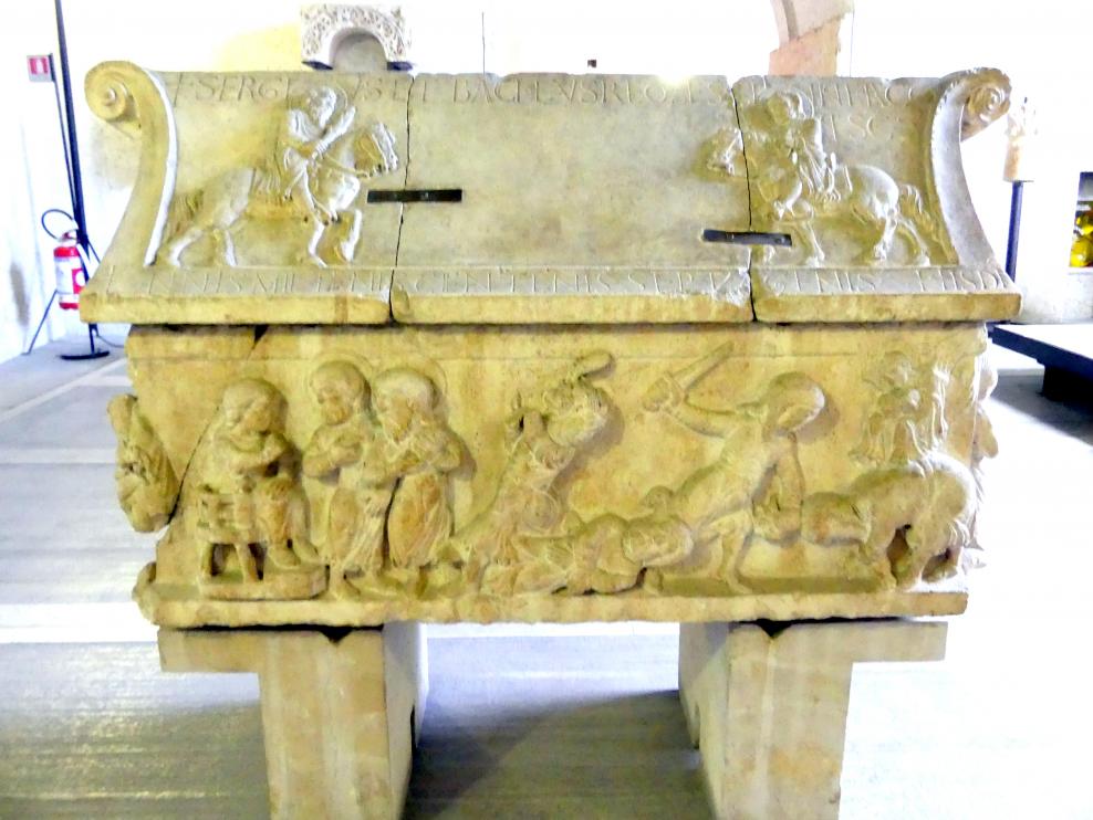 Sarkophag mit den Heiligen Sergius und Bacchus, Nogara, monastero di San Silvestro, jetzt Verona, Museo di Castelvecchio, Saal 1, 1179