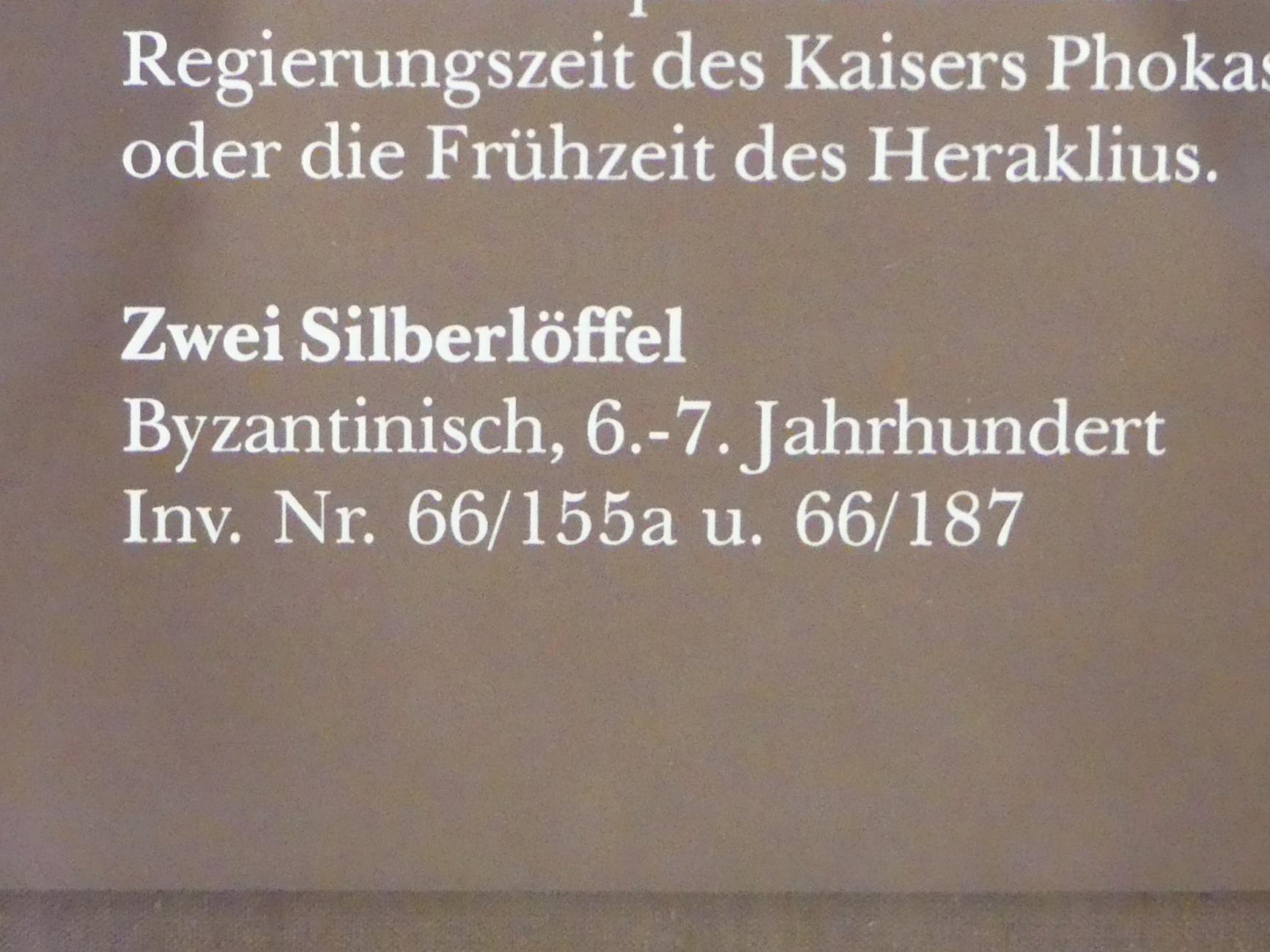 Zwei Silberlöffel, München, Bayerisches Nationalmuseum, Saal 1, 500–700, Bild 2/2