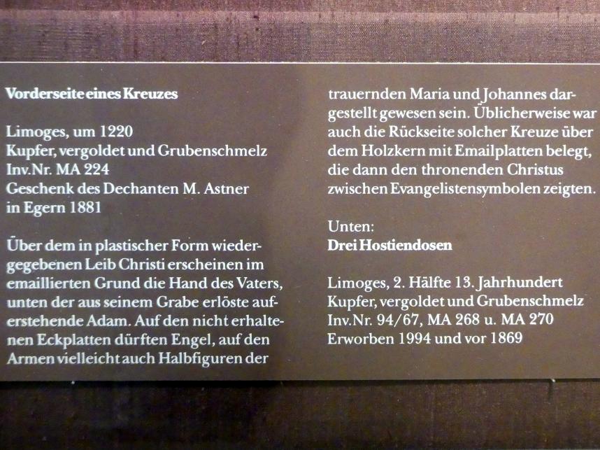 Vorderseite eines Kreuzes, München, Bayerisches Nationalmuseum, Saal 1, um 1220, Bild 2/2