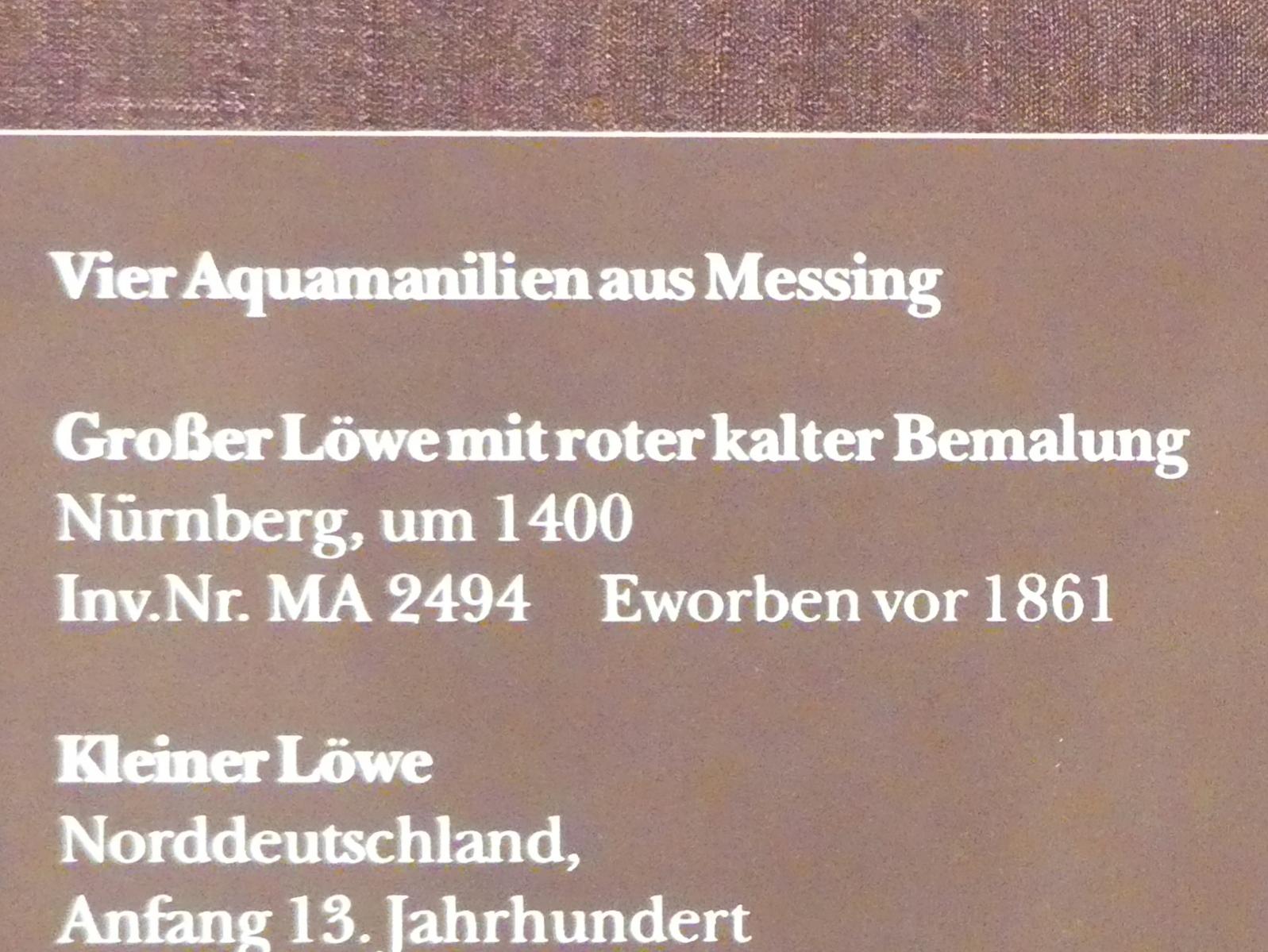 Großer Löwe mit roter kalter Bemalung, München, Bayerisches Nationalmuseum, Saal 1, um 1400, Bild 2/2