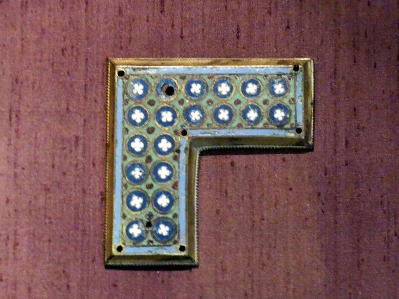 Zierplatten von Reliquien-Schreinen, München, Bayerisches Nationalmuseum, Saal 1, um 1180–1190, Bild 2/5