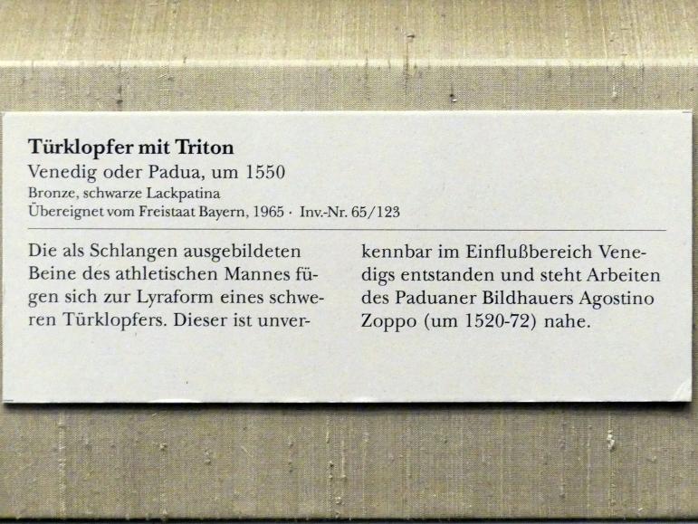 Agostino Zoppo (1550), Türklopfer mit Triton, München, Bayerisches Nationalmuseum, Saal 25, um 1550, Bild 2/3