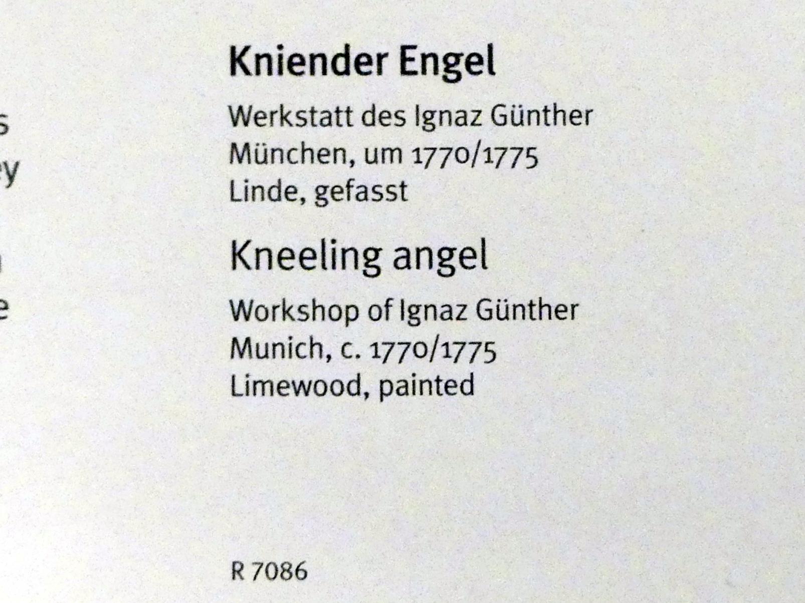 Ignaz Günther (Werkstatt) (1772), Kniender Engel, München, Bayerisches Nationalmuseum, Saal 42, um 1770–1775, Bild 2/2