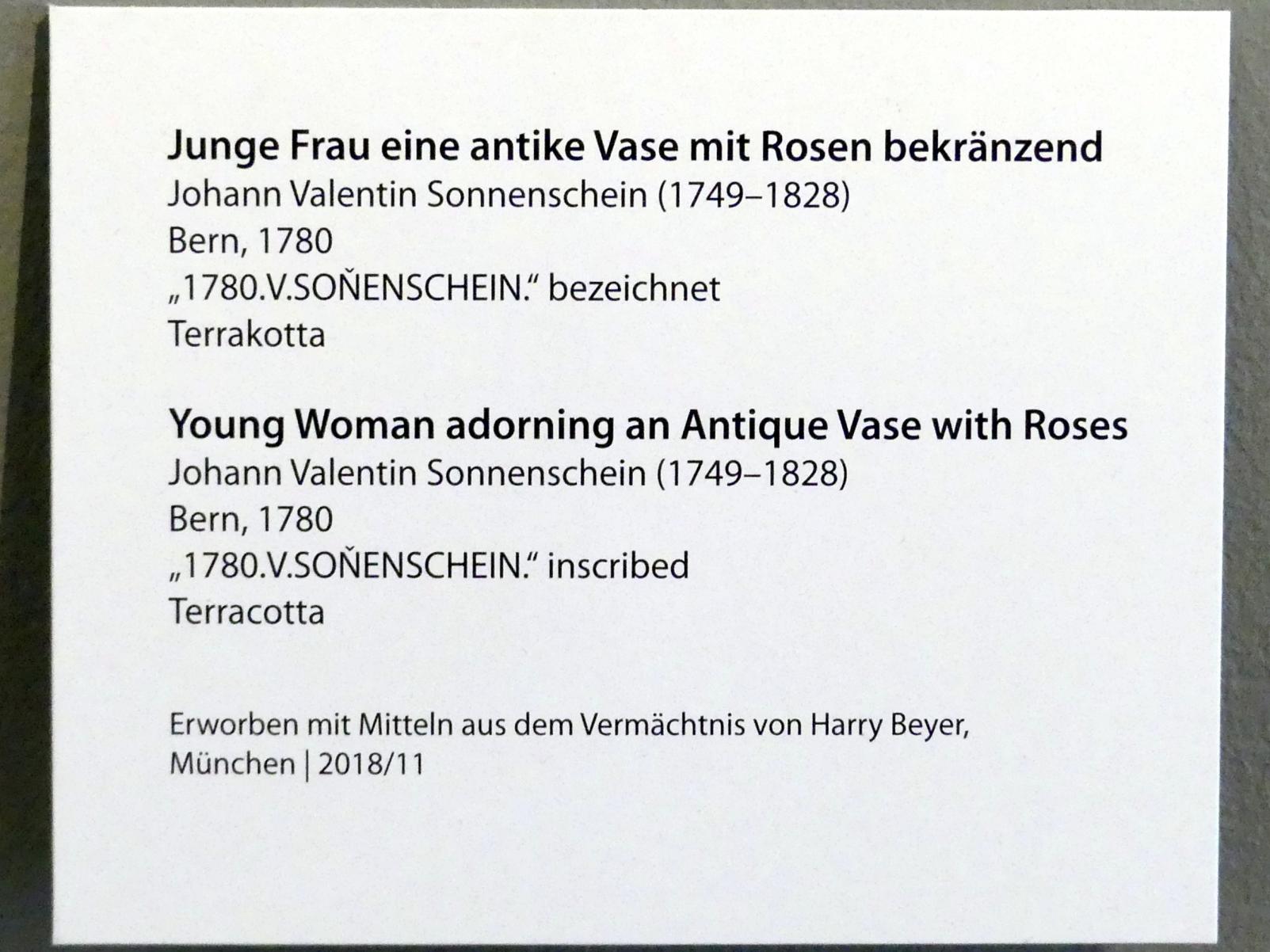Johann Valentin Sonnenschein (1764–1800), Junge Frau eine antike Vase mit Rosen bekränzend, München, Bayerisches Nationalmuseum, Saal 39, 1780, Bild 4/4