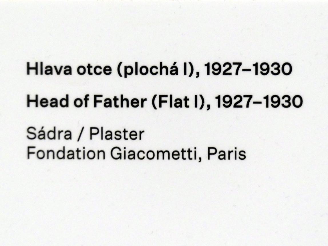 Alberto Giacometti (1914–1965), Büste des Vaters (Flach I), Prag, Nationalgalerie im Messepalast, Ausstellung "Alberto Giacometti" vom 18.07.-01.12.2019, Familie, 1927–1930, Bild 2/2