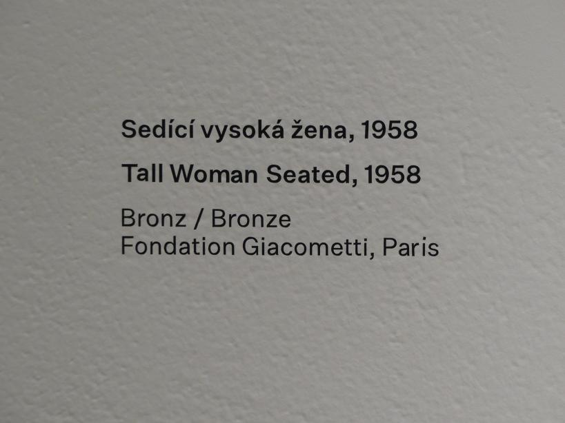 Alberto Giacometti (1914–1965), Große Frau sitzend, Prag, Nationalgalerie im Messepalast, Ausstellung "Alberto Giacometti" vom 18.07.-01.12.2019, Köpfe, 1958, Bild 5/5