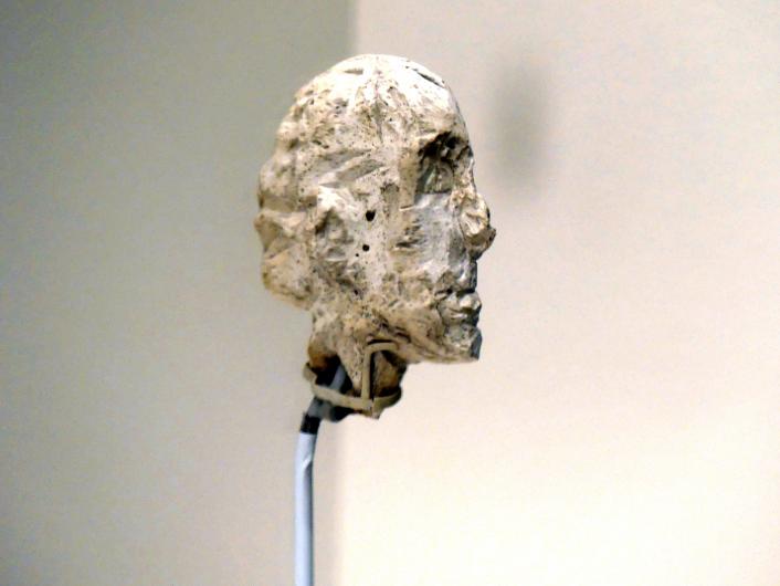 Alberto Giacometti (1914–1965), Kopf eines Mannes, Prag, Nationalgalerie im Messepalast, Ausstellung "Alberto Giacometti" vom 18.07.-01.12.2019, Köpfe, um 1946, Bild 3/4