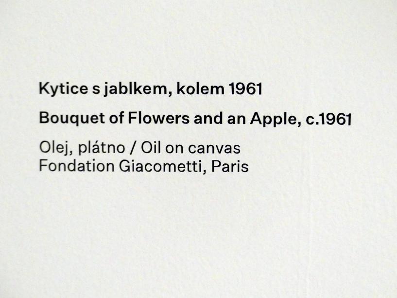 Alberto Giacometti (1914–1965), Blumenstrauss und ein Apfel, Prag, Nationalgalerie im Messepalast, Ausstellung "Alberto Giacometti" vom 18.07.-01.12.2019, Figuren im Raum, um 1961, Bild 2/2