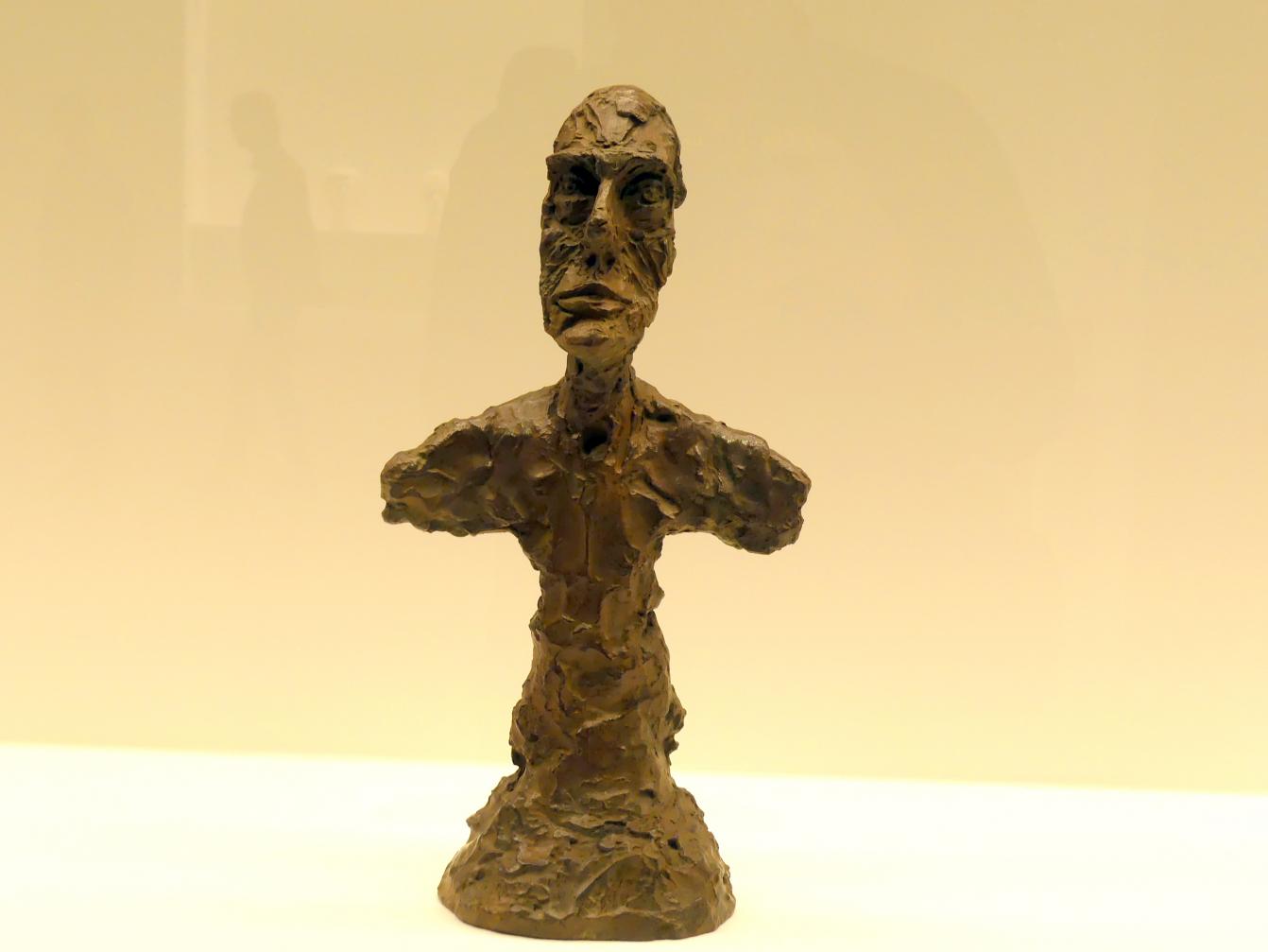 Alberto Giacometti (1914–1965), Büste eines Mannes ("New York I"), Prag, Nationalgalerie im Messepalast, Ausstellung "Alberto Giacometti" vom 18.07.-01.12.2019, Kleine Skulpturen, 1965, Bild 1/3